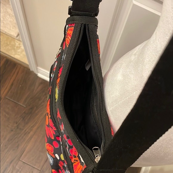 Floral Shoulder Bag with Hobo Style Adjustable Strap Pockets New - Picture 7 of 12